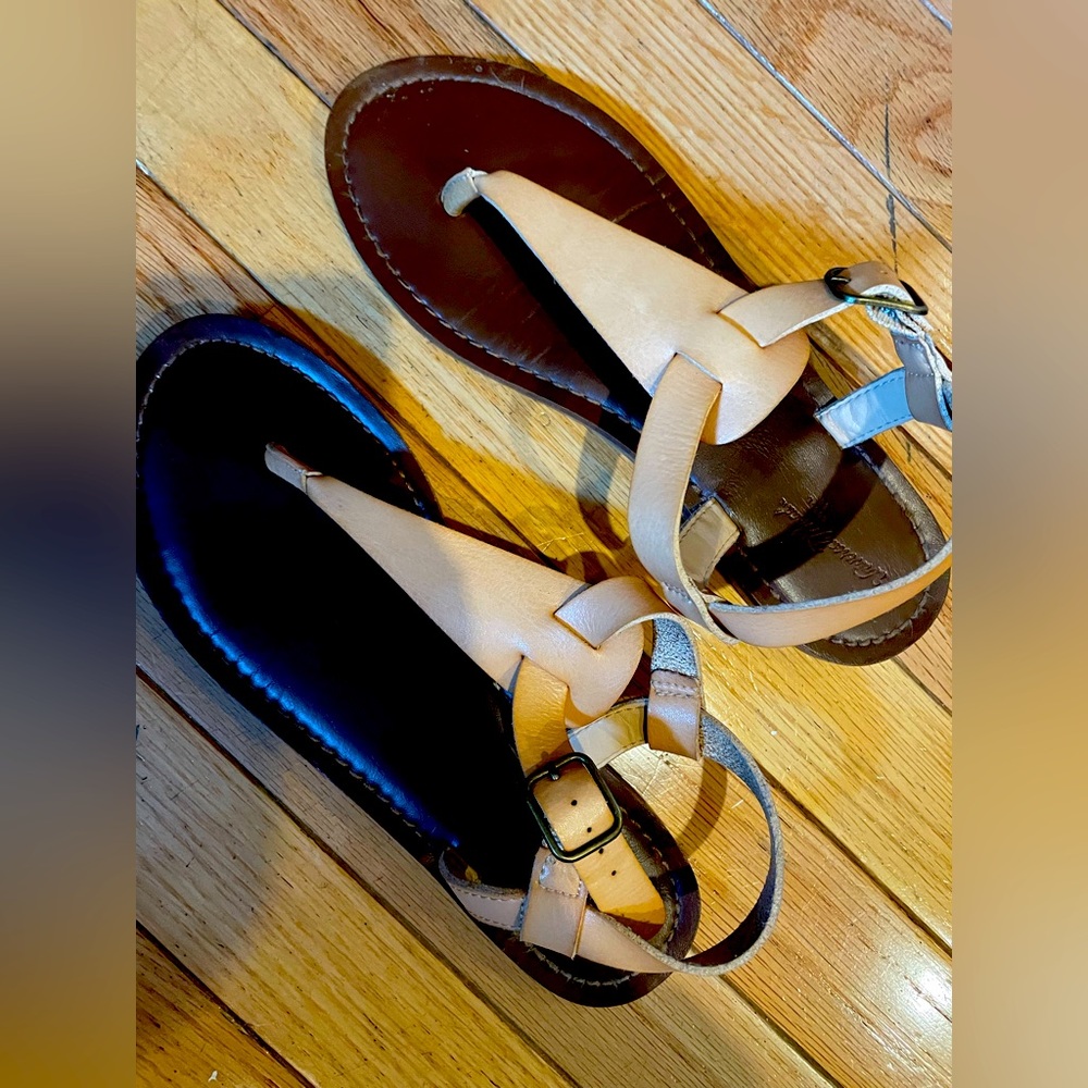 Universal Thread light brown thong sandals - size 7
